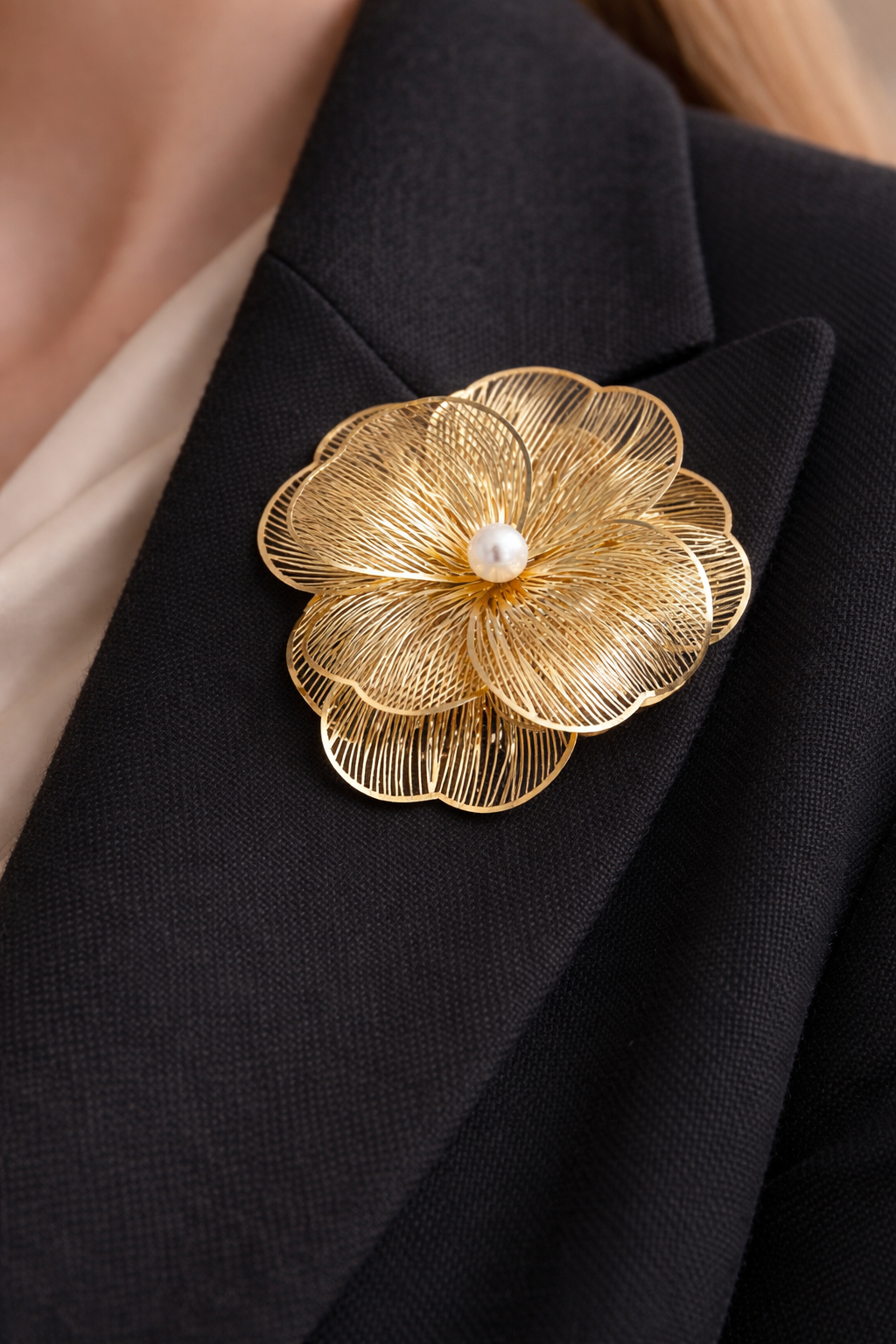 Aurélia Bloom Pearl Brooch