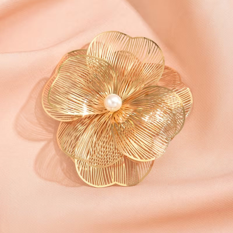Aurélia Bloom Pearl Brooch