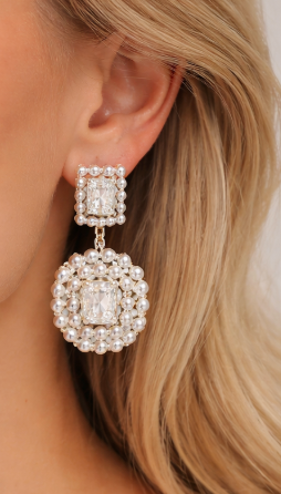 Véla Pearl Statement Earrings